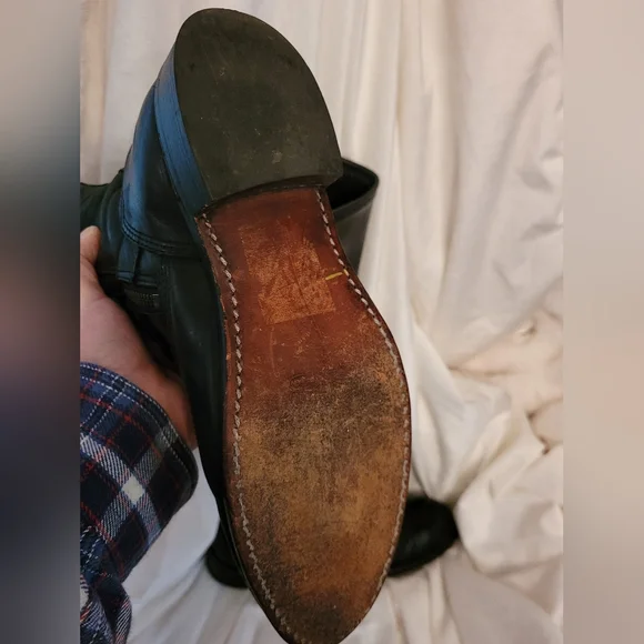 Frye 8.5 black boots - Picture 3 of 6